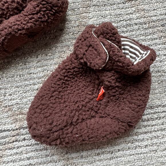 Magnificent Baby Fleece Booties Magnetic Closure Brown Fleece Fuzzy 12-18 mos - Picture 3 of 9